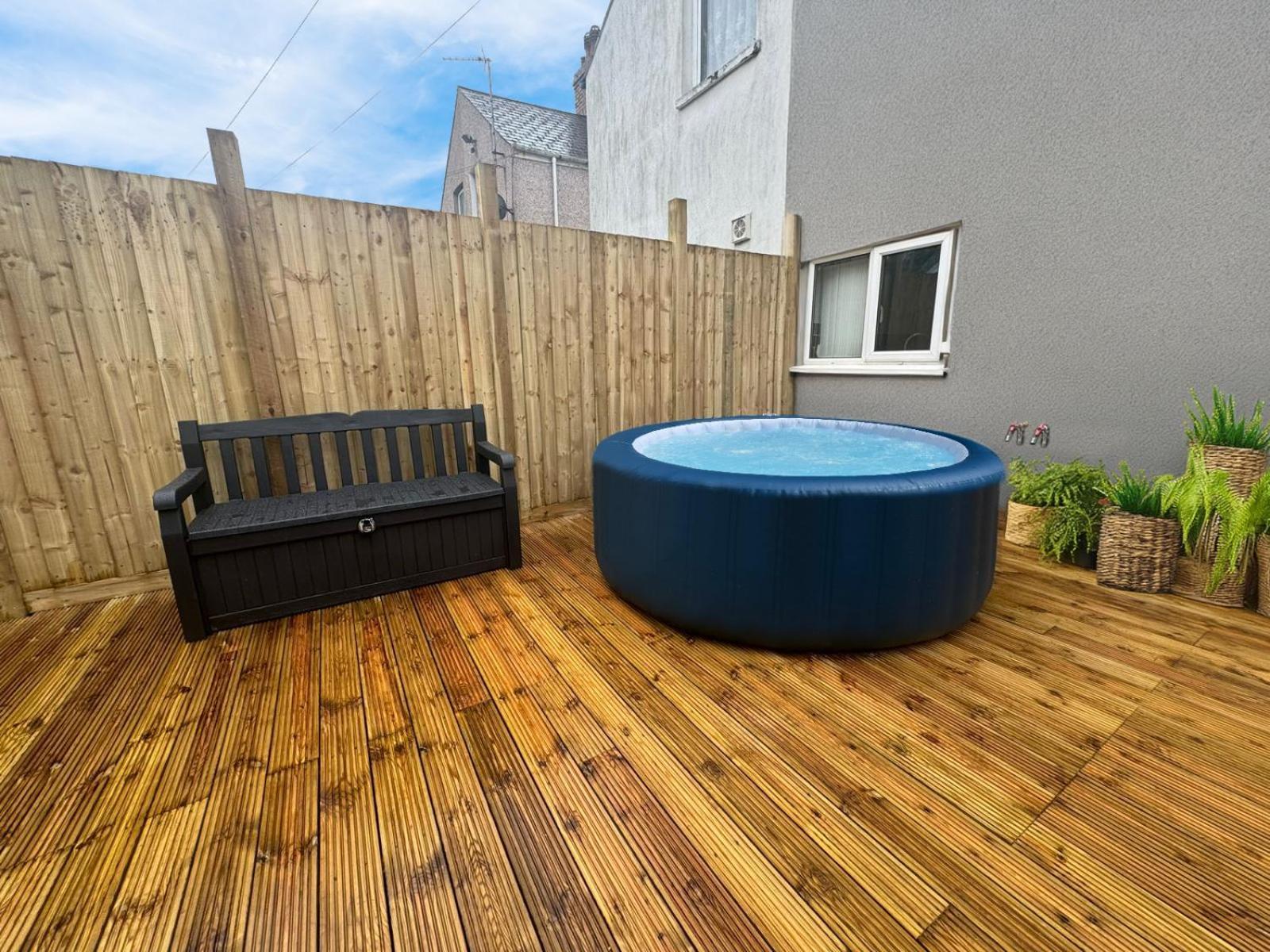 Edwardian City Centre House For Big Groups, Offroad Parking & Hot Tub! Cardiff Exterior foto